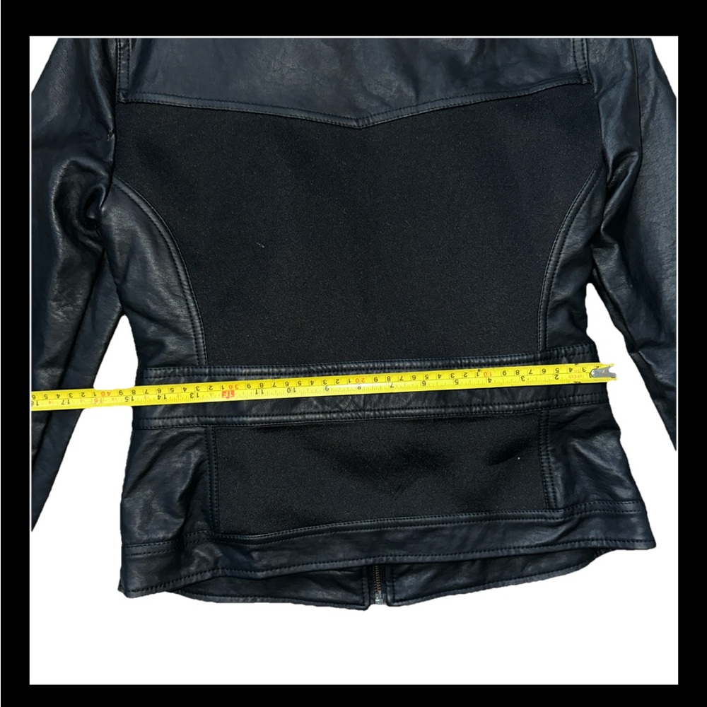 Marvel Women's Black Leather Jacket size medium - Picture 8 of 12